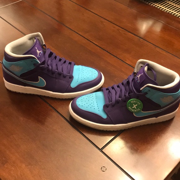 Jordan 1 mid hornets Blue and purple MENS SIZE 9.5
